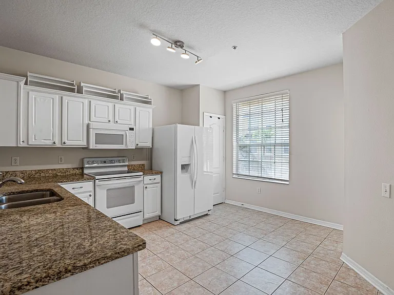 3168 Bayshore Oaks Dr — Photo 13