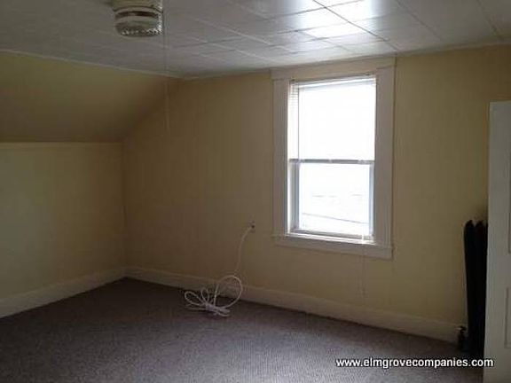 Living Room/Sleep Area