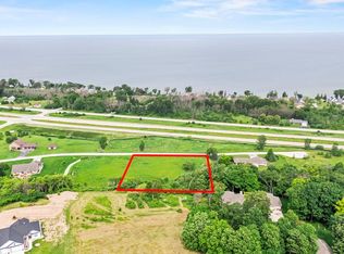 Sugar Maple Dr, Luxemburg, WI 54217