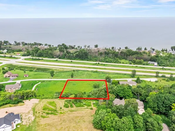 Sugar Maple Dr, Luxemburg, WI 54217