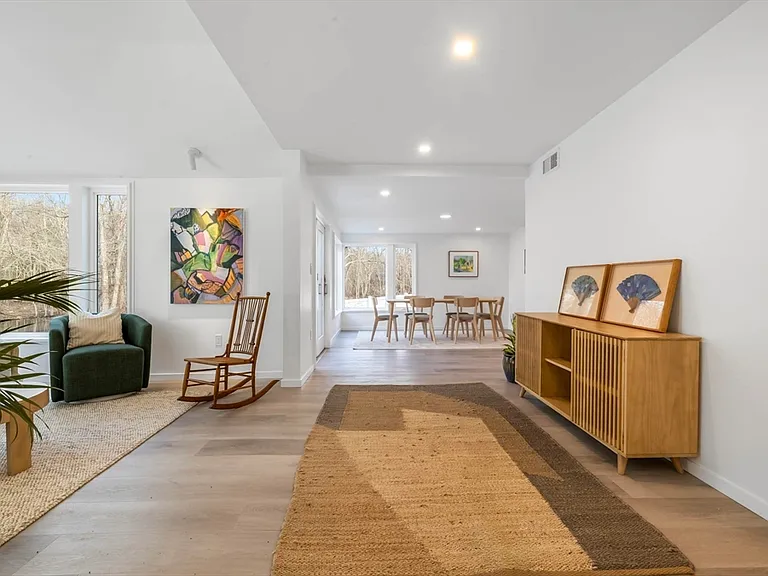 561 Beechwood St #SF — Photo 3