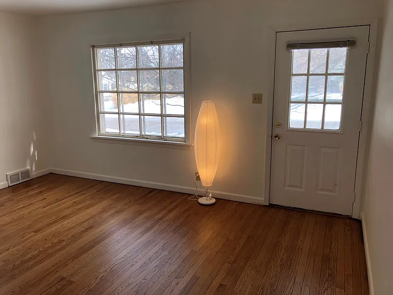 313 S Van Doren St #1/2 — Photo 2