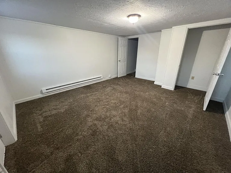 185 Monroe St — Photo 2