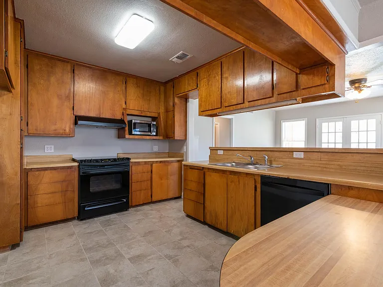 609 S Pecan Ave — Photo 4