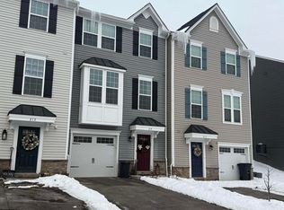 215 Stonehurst Dr, Morgantown, WV 26501