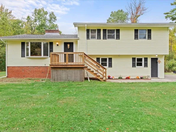 1063 Middle Pownal Road, Bennington, VT 05201