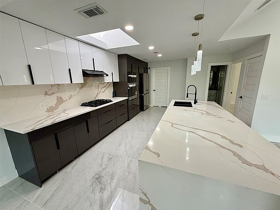 3rd image of 2025 San Miguel Dr