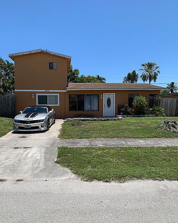 1st image of 2510 NE 10th Ave