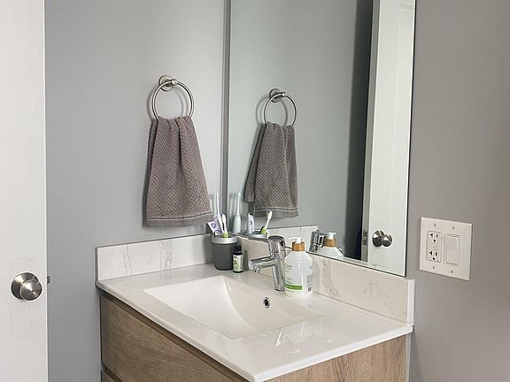 5th image of 5034 N Washtenaw Ave #17655878