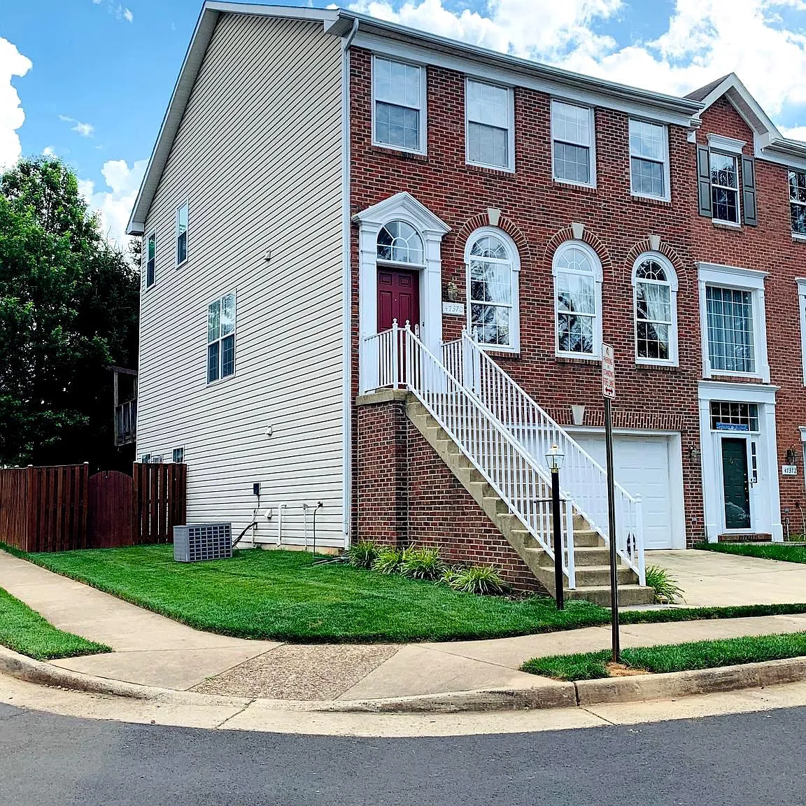 4 bed, 3.5 bath, 2932 sqft, $3,300 — Photo 2