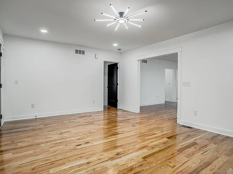 4421 Bellefontaine Ave — Photo 5