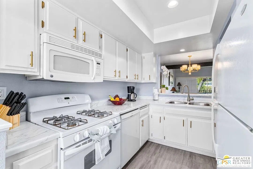 2 bed, 2.0 bath, 1225 sqft, $4,000 — Photo 4