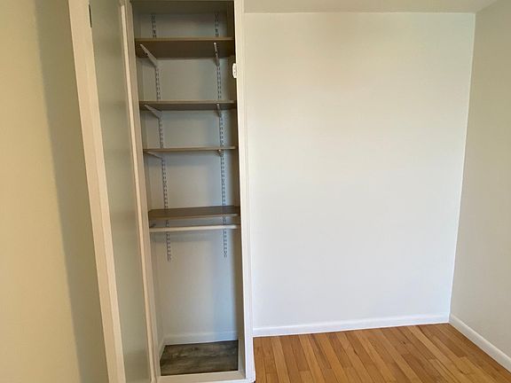3rd image of 2633 E Schiller St