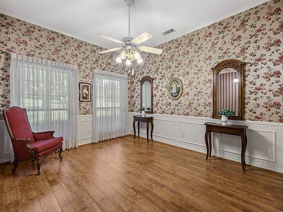 3rd image of 205 Covey Ln