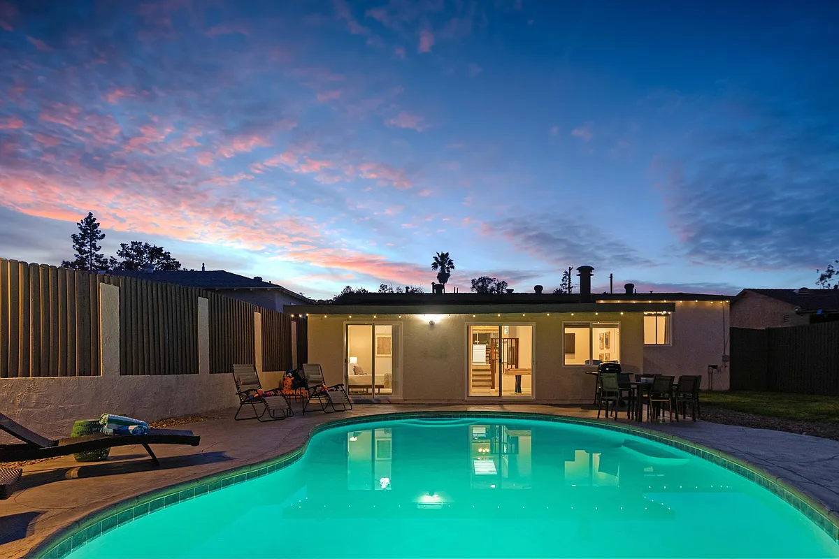 Building Photo - 377 El Monte Rd