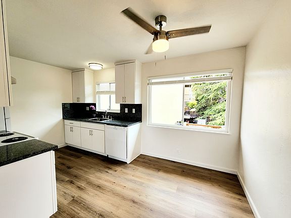 5th image of 1915 Murchison Dr APT 11