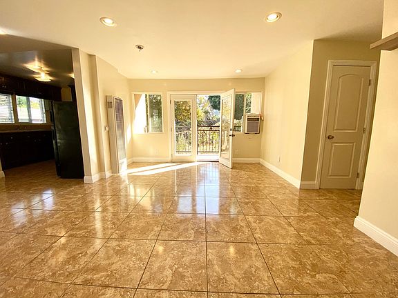 3rd image of 943 Sanborn Ave APT 2