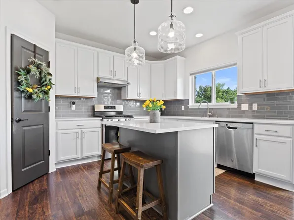 2501 Marie CIRCLE, Waukesha, WI 53189