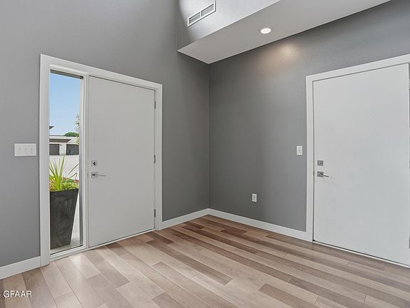 2nd image of 3968 Ivy Dr