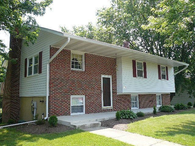 Brick & Siding-Huge lot