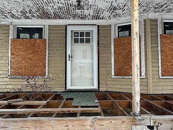 3rd image of 10819 Churchill Ave