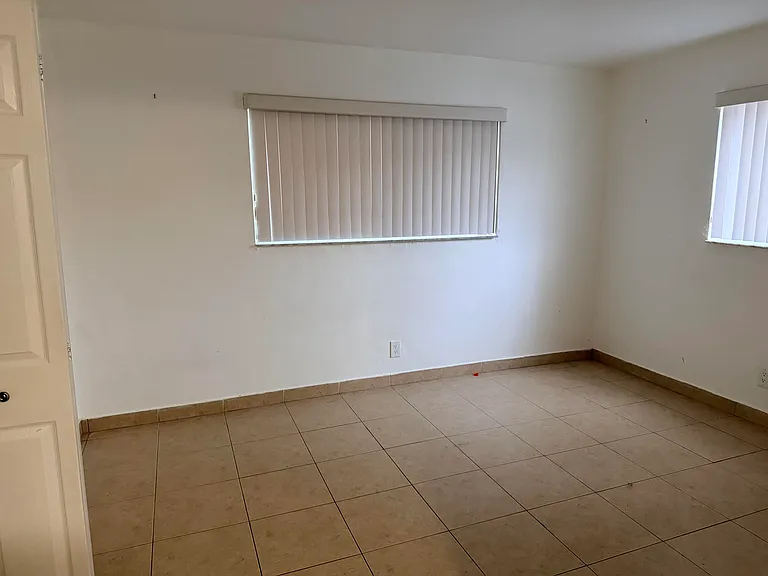 5271 SW 90th Way #1 — Photo 6