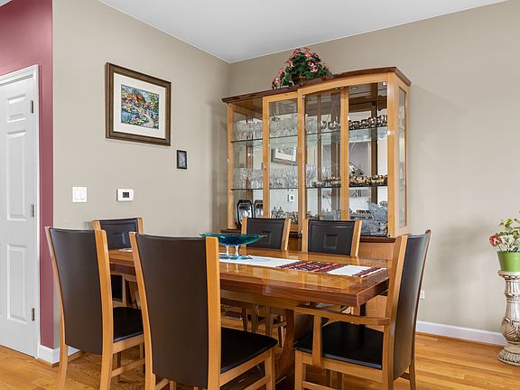 5th image of 1950 Farnsworth Ln Unit 205