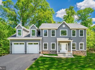 18 Brookdale Dr, Lawrence Township, NJ 08648