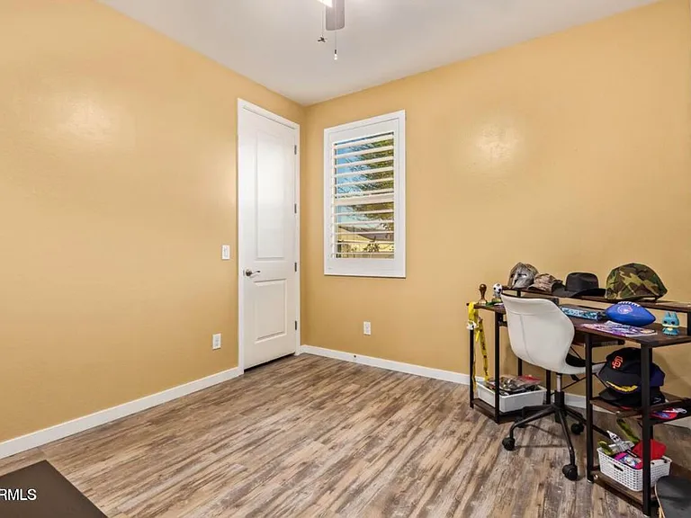 18630 W Lawrence Ln — Photo 21
