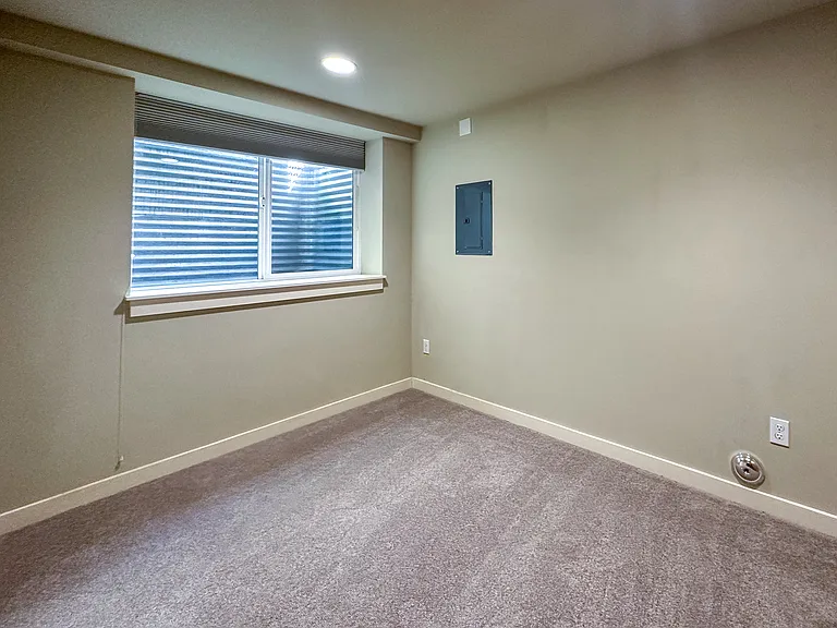 15 W Florentia St — Photo 19