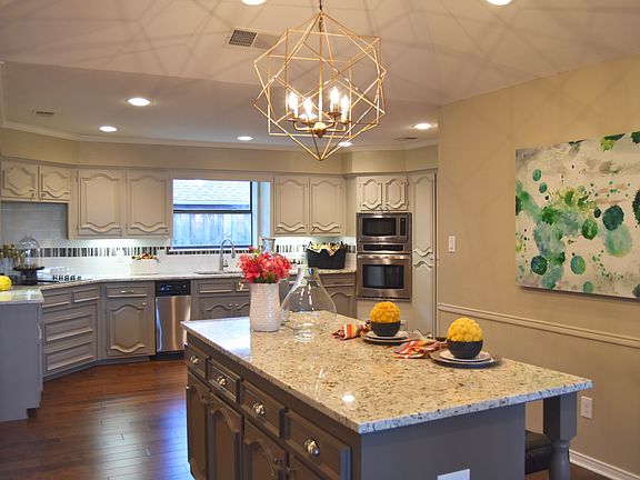 Spacious Kitchen with Island