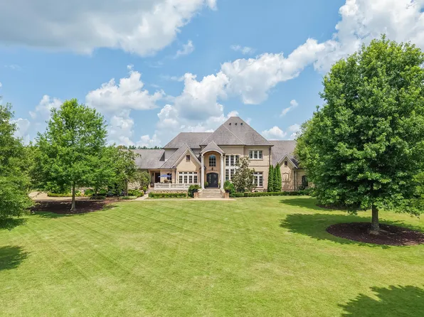 249 State Line Rd, Michie, TN 38357