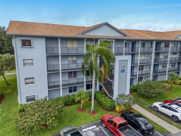800 SW 125th Way #202, Hollywood, FL 33027