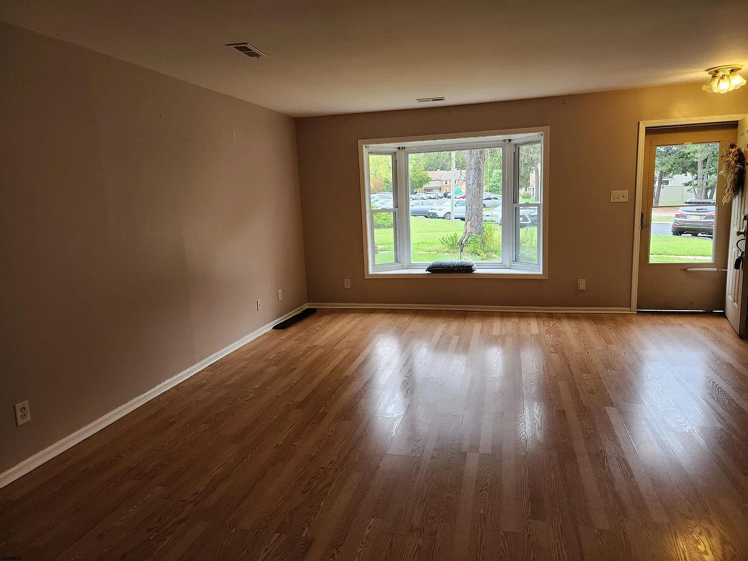 3 bed, 2.5 bath, $2,400 — Photo 1
