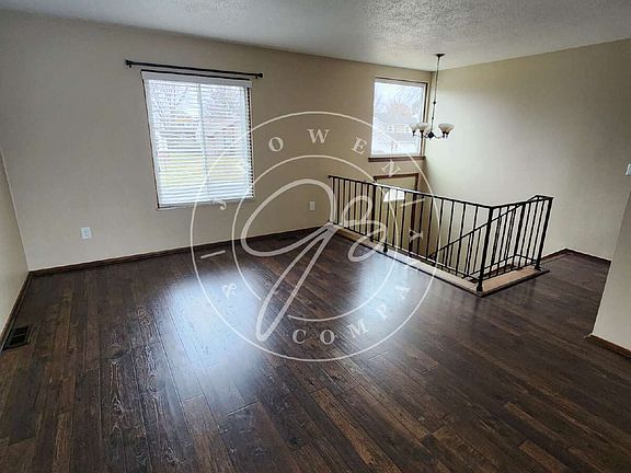 5th image of 9450 Millcroft Rd