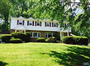 85 Forsythia Ln #A, Paramus, NJ 07652