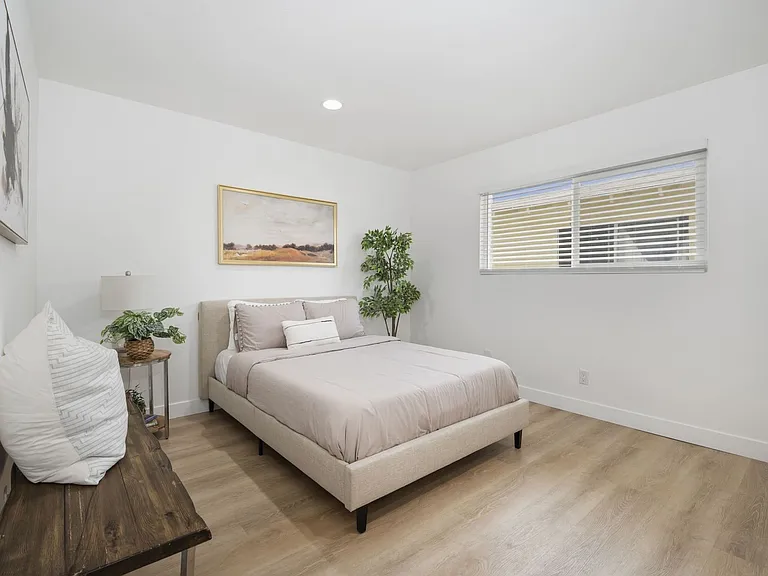 308 S Laurel St — Photo 13