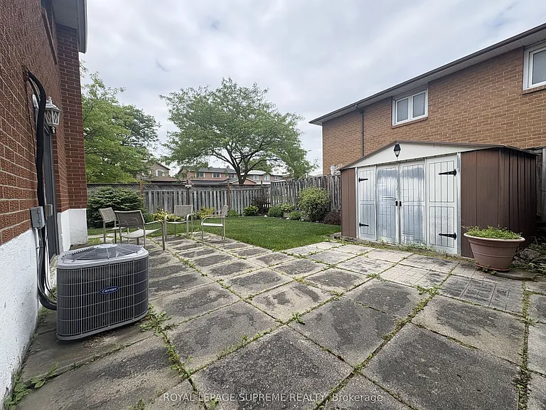 966 Lovingston Cres — Photo 4
