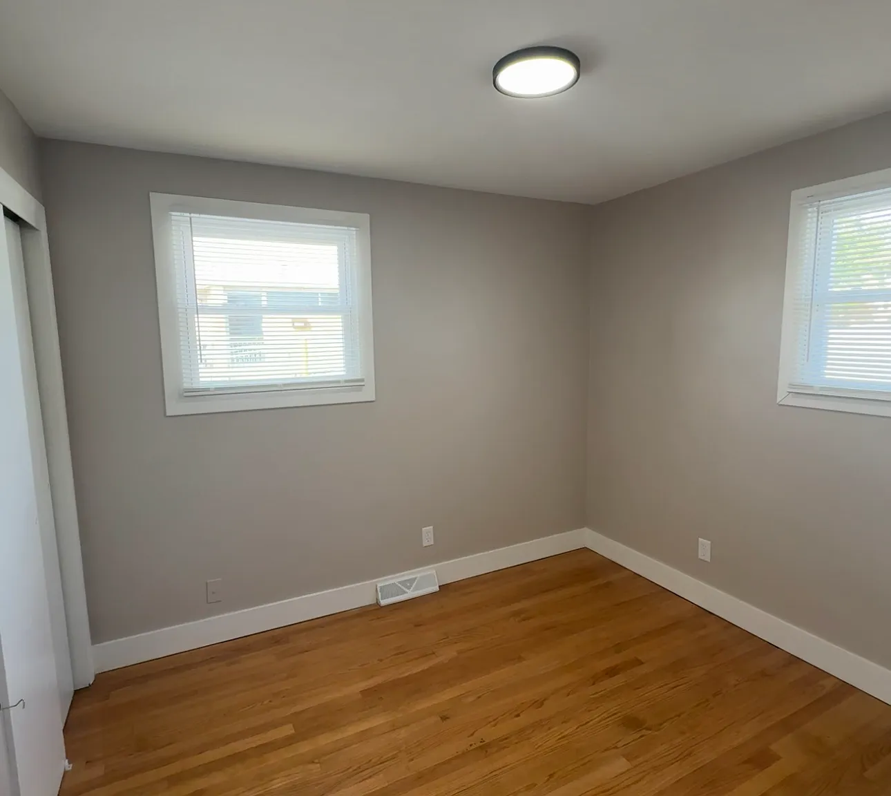 2 bed, 1000 sqft, $1,250 — Photo 4