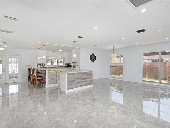 5th image of 7408 Meadow Dr