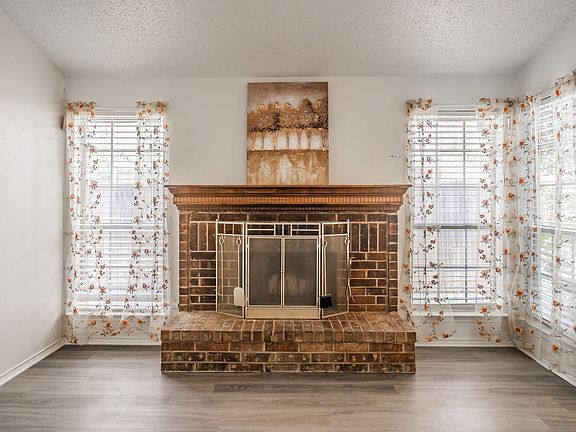 5th image of 4631 Essex Dr