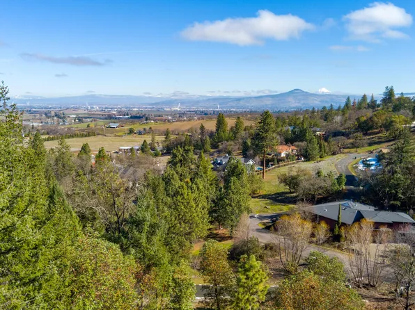 280 Wells Fargo Dr, Jacksonville, OR 97530