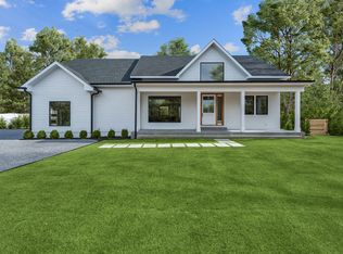 13A Argonne Rd W, Hampton Bays, NY 11946