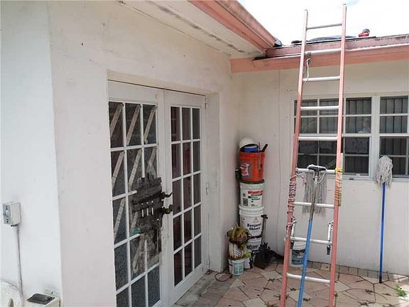 2nd image of 3420 SW 17th St