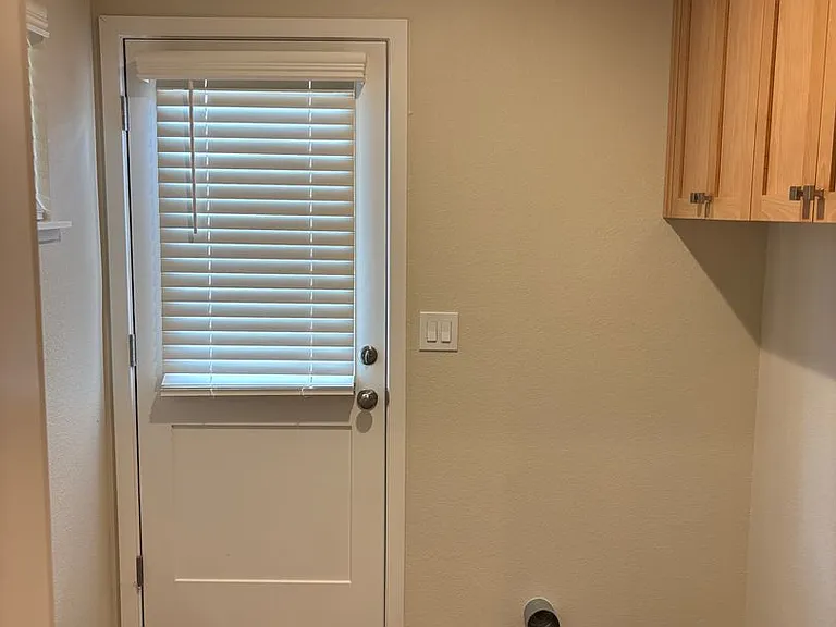 1182 Franklin Ave — Photo 5