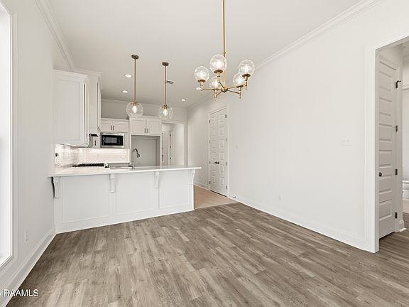 5th image of 120 Bayfield Dr