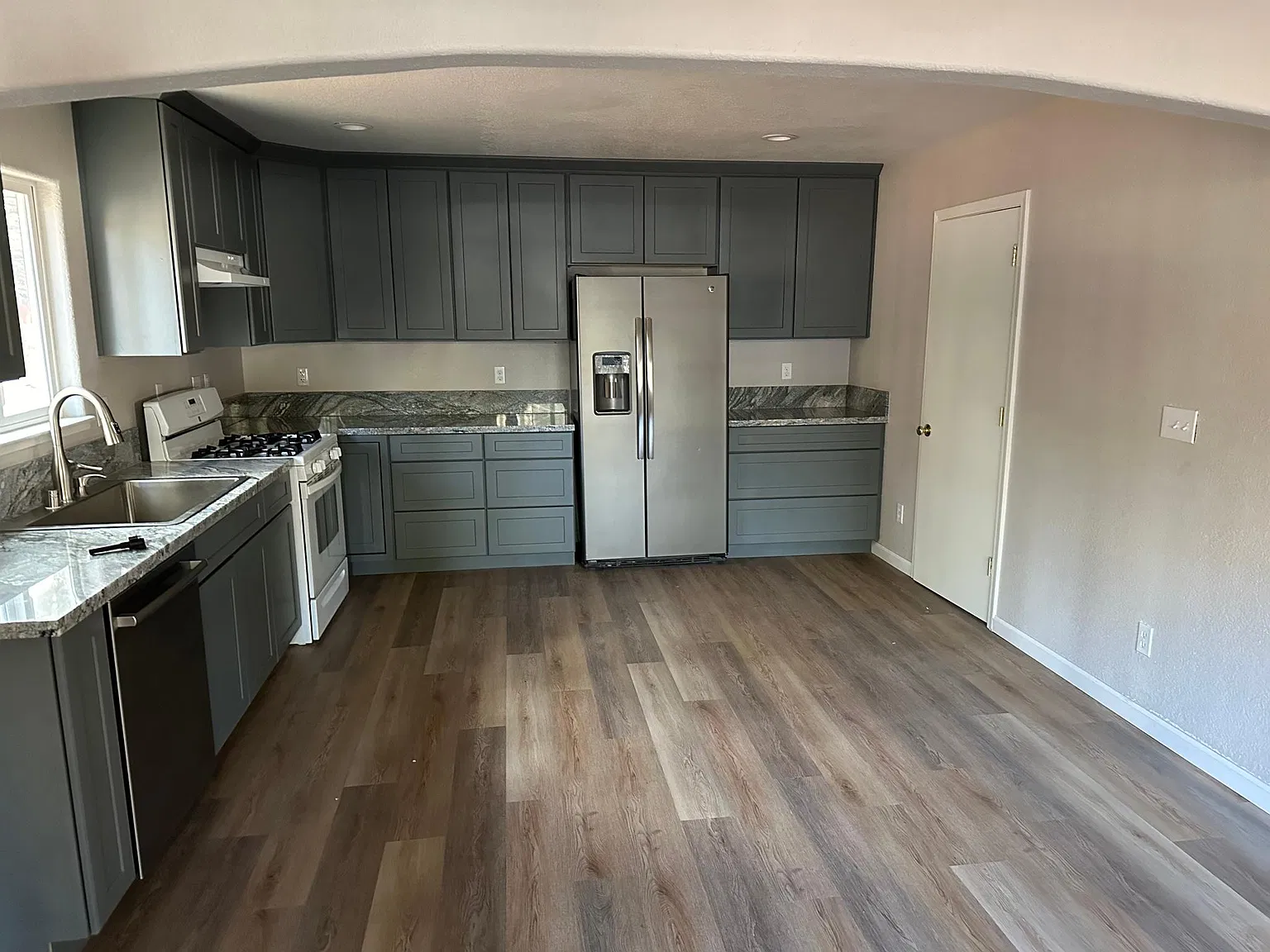 4 bed, 1750 sqft, $3,200 — Photo 2