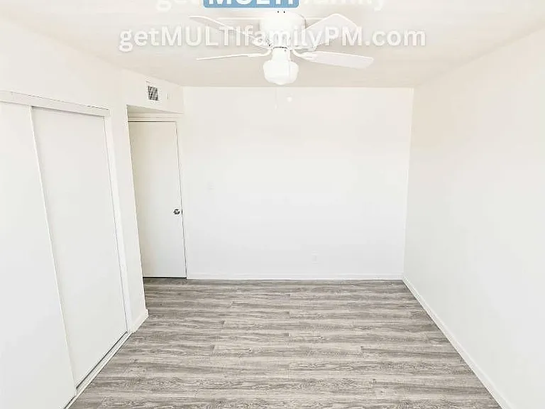 7120 N 66th Dr #101 — Photo 4