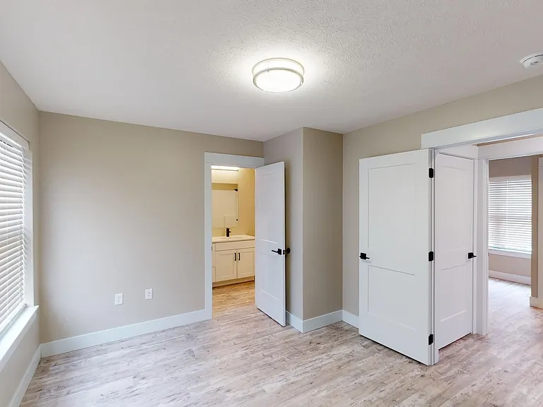 E30 Townhouses E — Photo 17