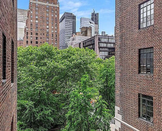 5th image of 25 Tudor City Pl APT 610